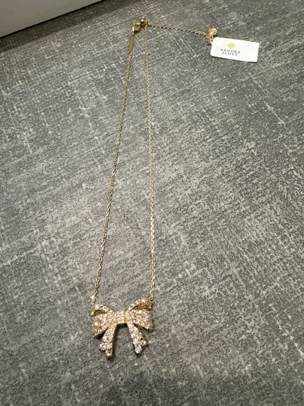 Kendra Scott necklace